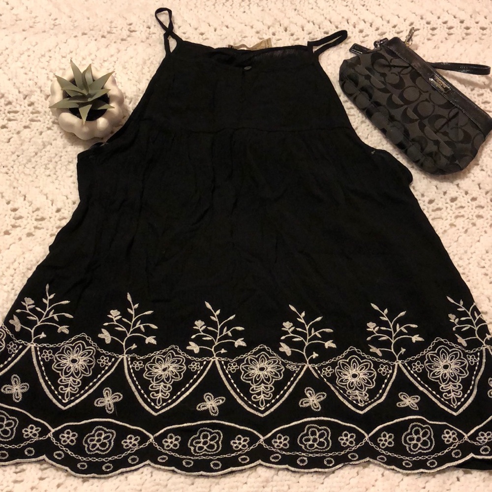 NWT! Cute black embroidery top, Size M
